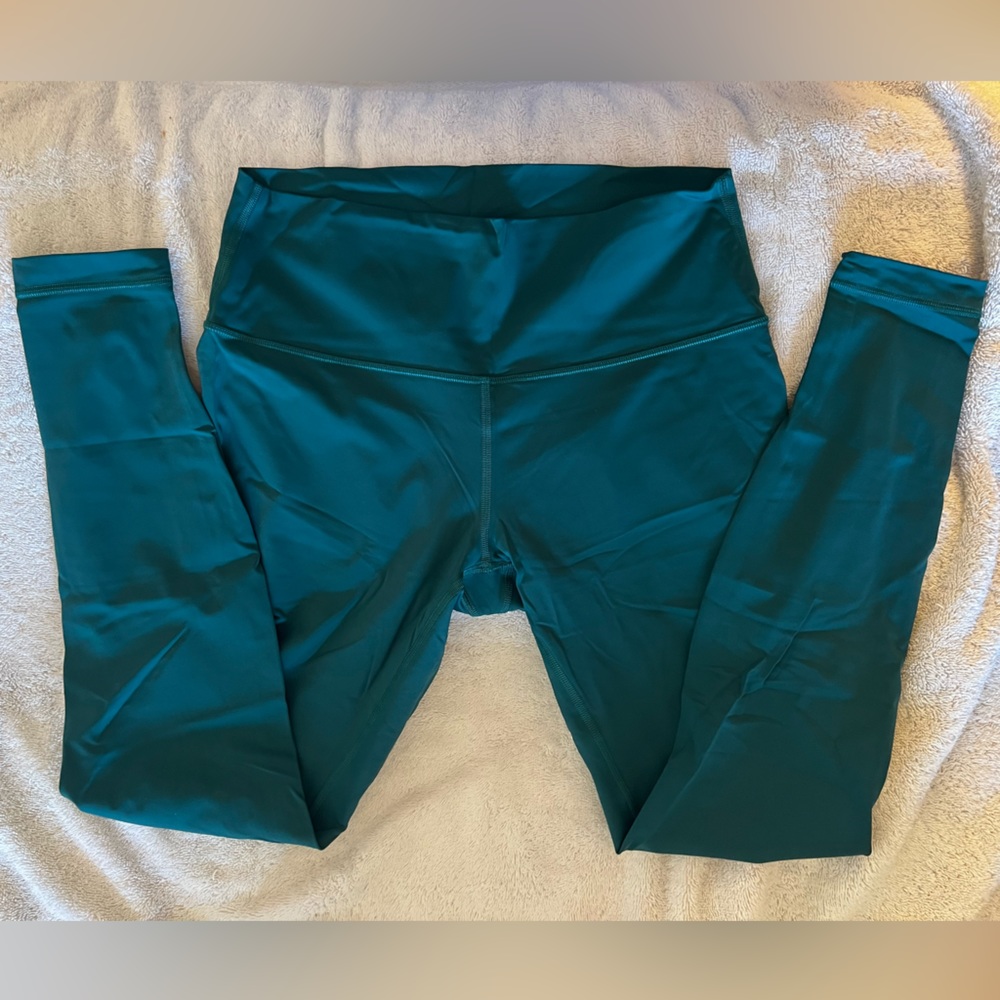 Lululemon wunder under. High rise. Tight nulex 25” in emerald green. Size 10.